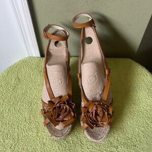 Bettye Muller women’s Leather Espadrille Wedge Sandals NWOB